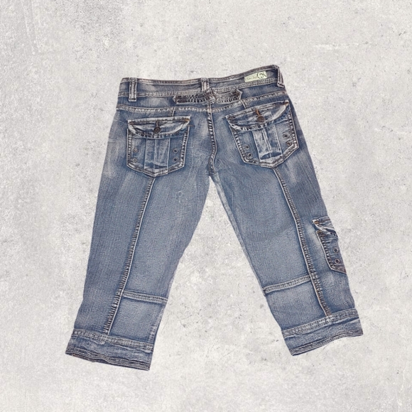 Capri Jeans - Picture 2 of 3